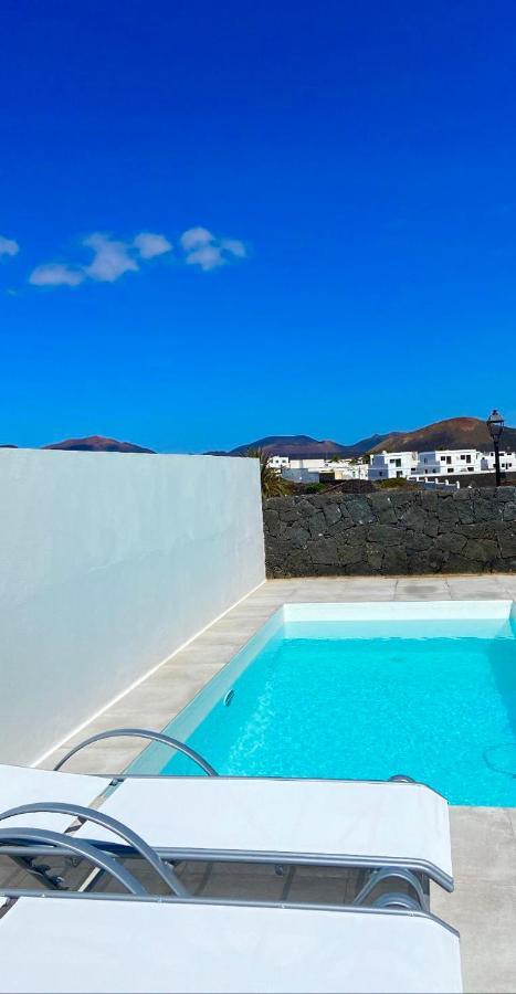 Villa Vulcano Uga Exterior photo