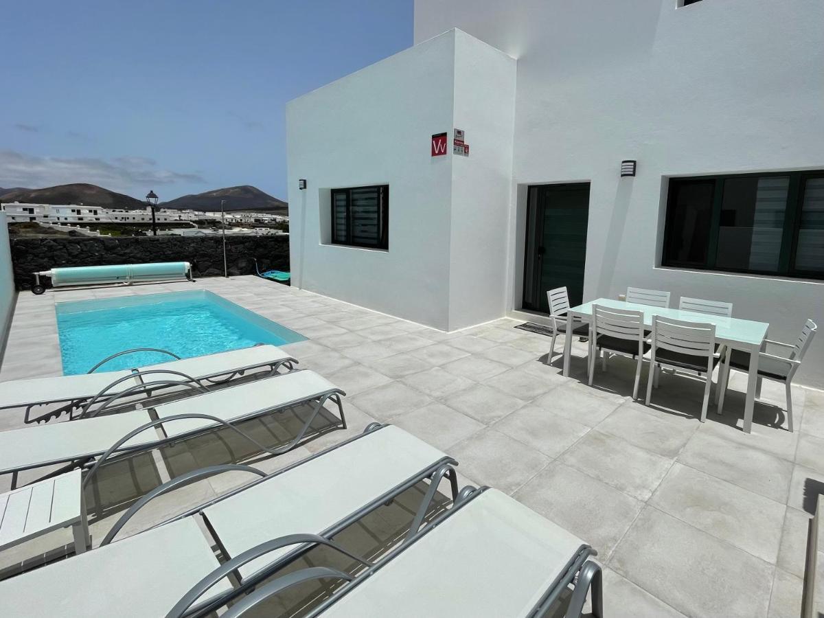 Villa Vulcano Uga Exterior photo