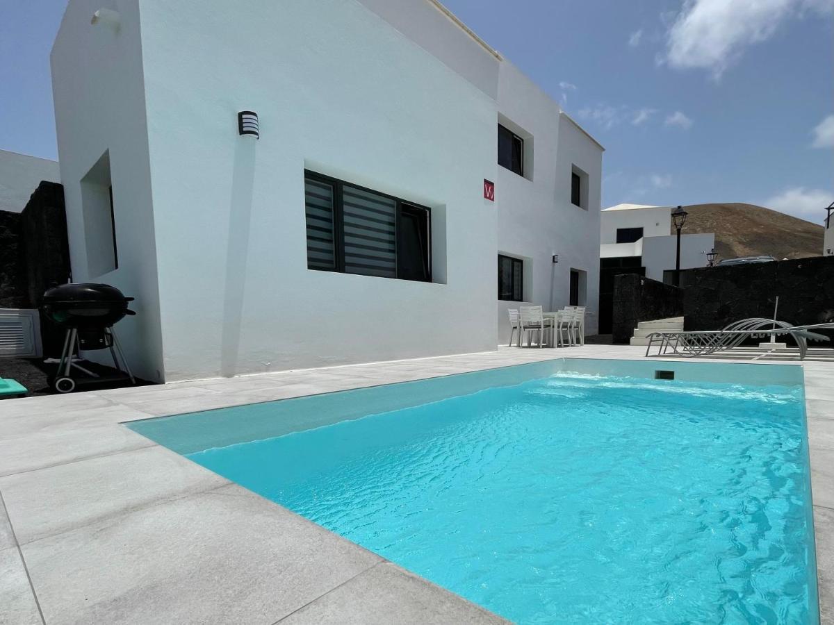 Villa Vulcano Uga Exterior photo